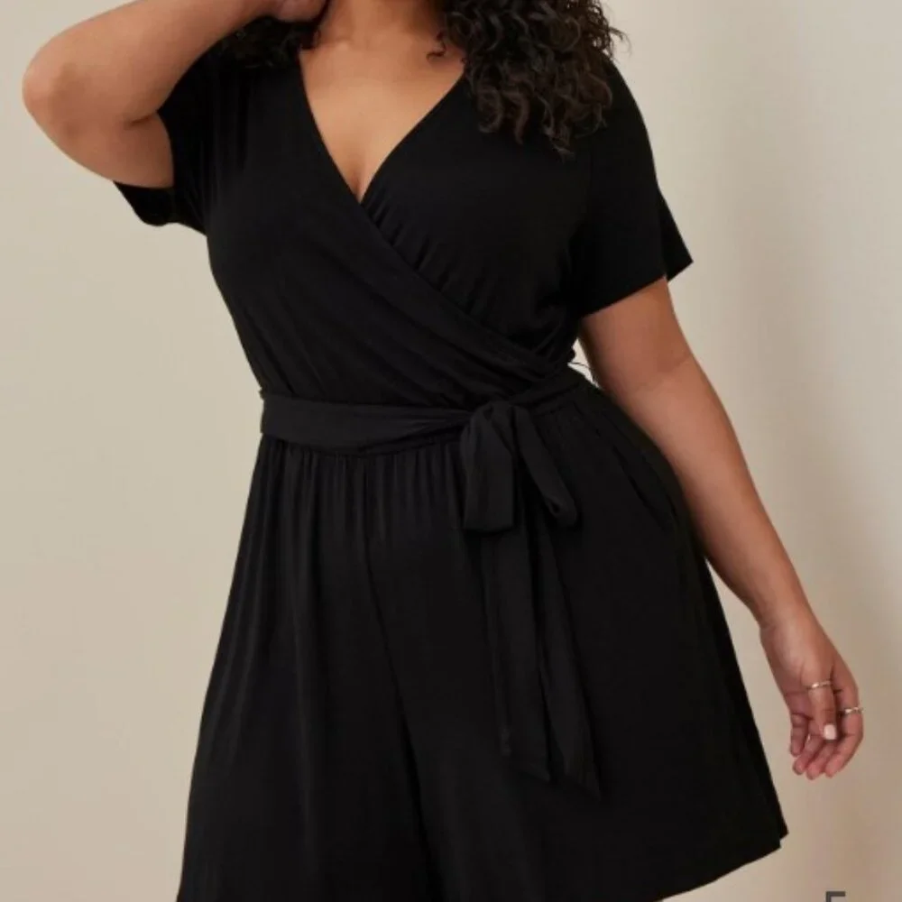 Torrid size 4 NWT Black Super Soft Surplice Romper - Picture 2 of 7